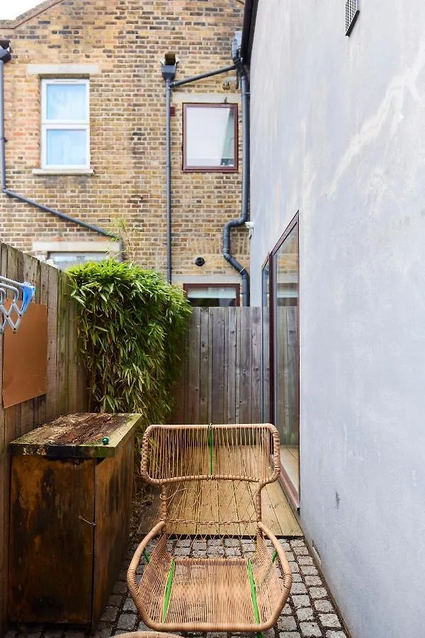 ロンドンThe Southwark Wonder - Charming 1Bdr Flat With Patioアパートメント アパート