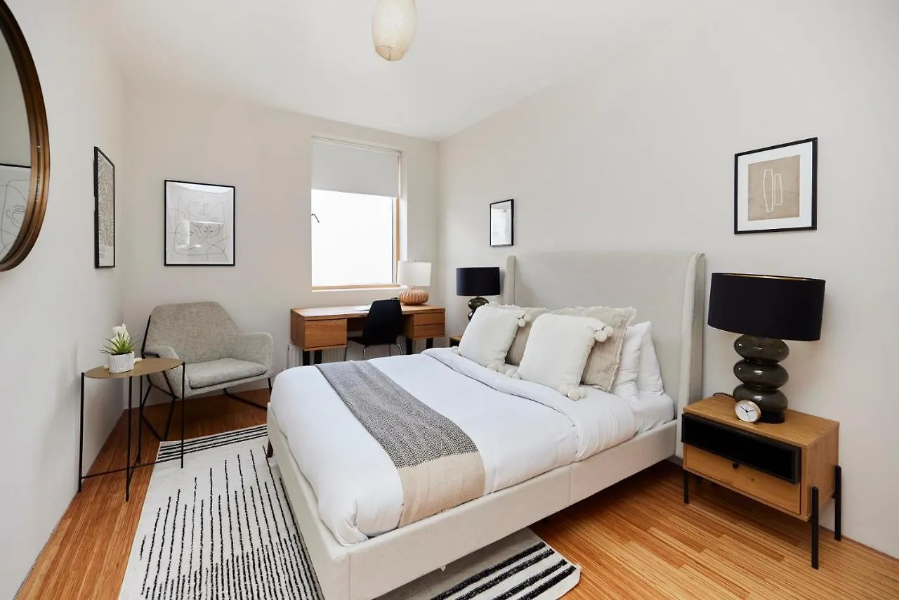 ロンドンThe Southwark Wonder - Charming 1Bdr Flat With Patioアパートメント イギリス
